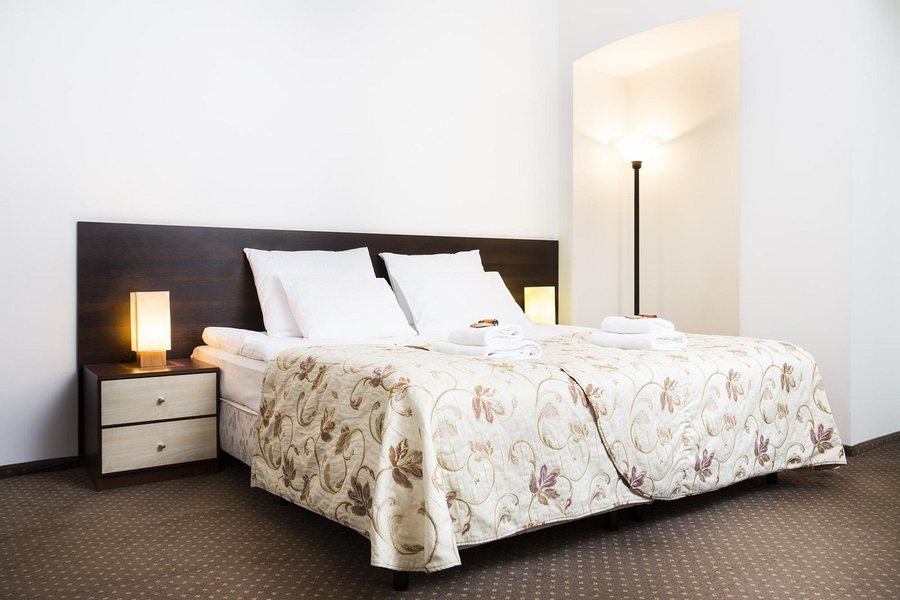 Abella Suites Apartments — Guest room