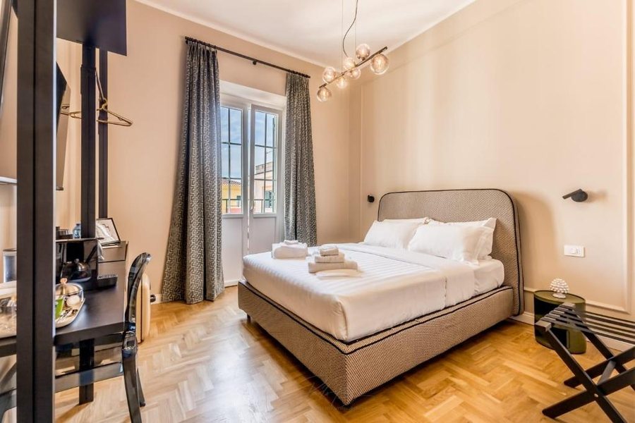 Aberdeen Hotel — Guest room