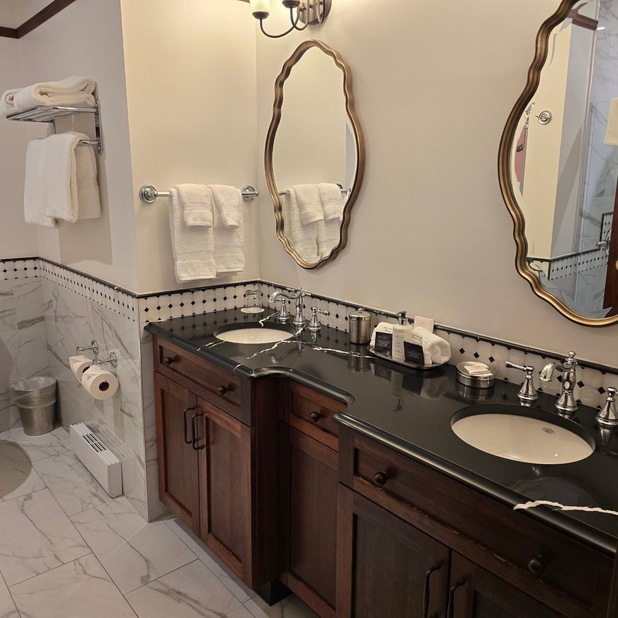 Abigail s Bed And Breakfast Inn — Bathroom