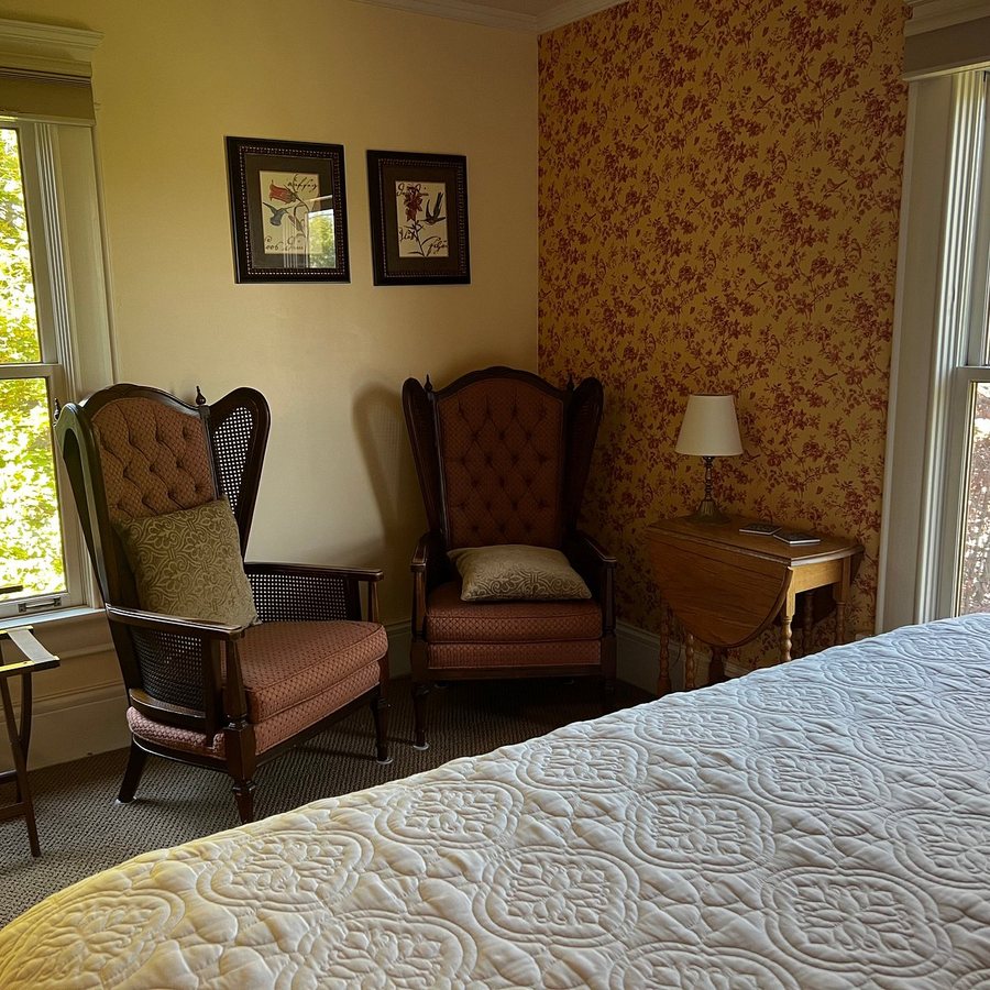 Abigail s Bed And Breakfast Inn — Guest room