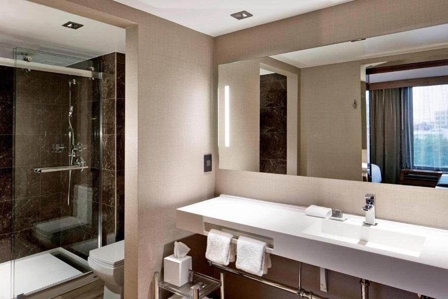 Ac Hotel Atlanta Buckhead At Phipps Plaza — Bathroom