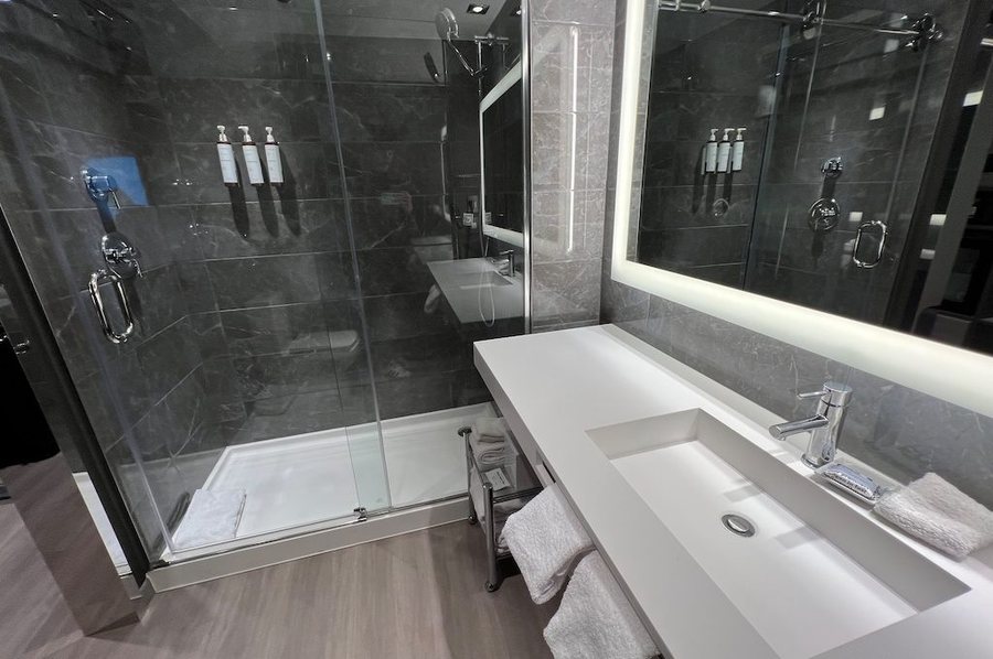 AC Hotel Austin University — Bathroom