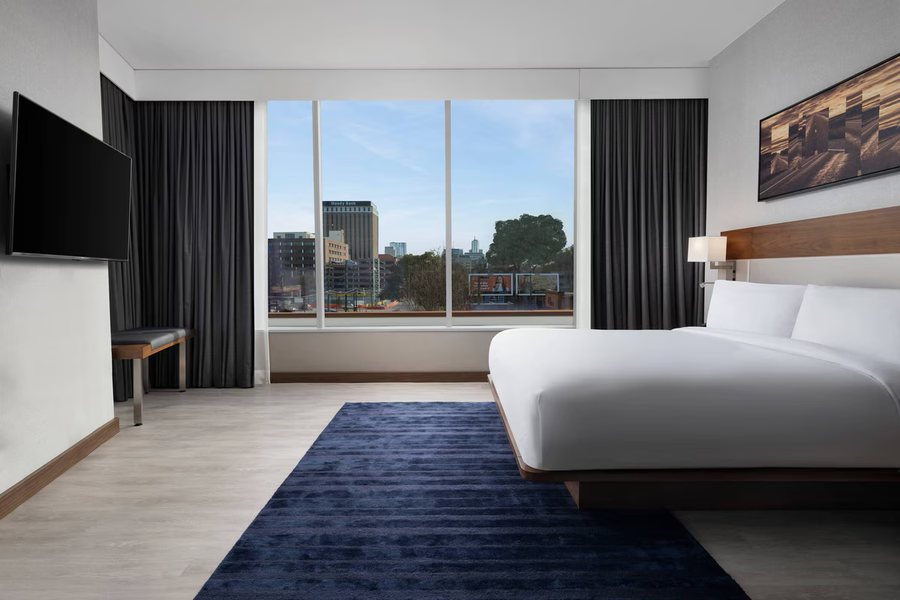 AC Hotel Austin University — Guest room