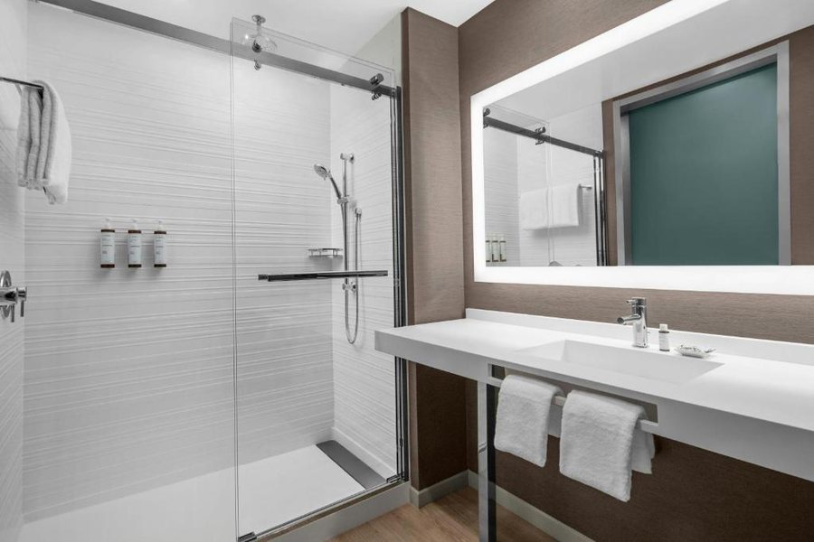 AC Hotel Bozeman Downtown — Bathroom