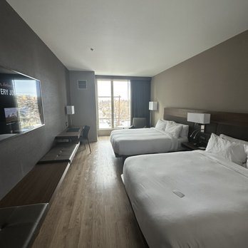AC Hotel Bozeman Downtown — Guest room