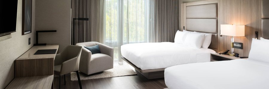 AC Hotel by Marriott Boston Cleveland Circle — Guest room