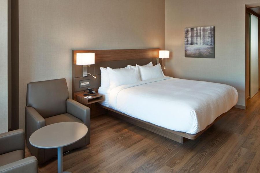 AC Hotel by Marriott Minneapolis Downtown — Guest room