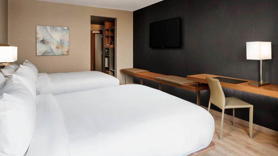 AC Hotel Chapel Hill Downtown — Guest room
