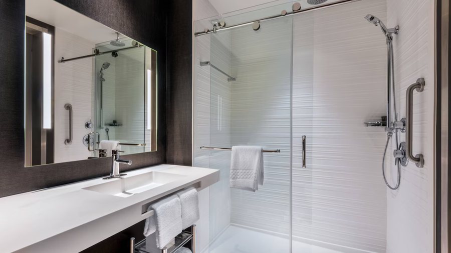 AC Hotel Charlotte SouthPark — Bathroom