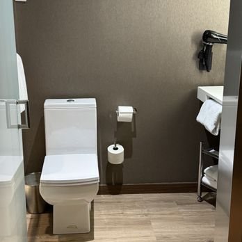 Ac Hotel Chicago Downtown Chicago Illinois — Bathroom