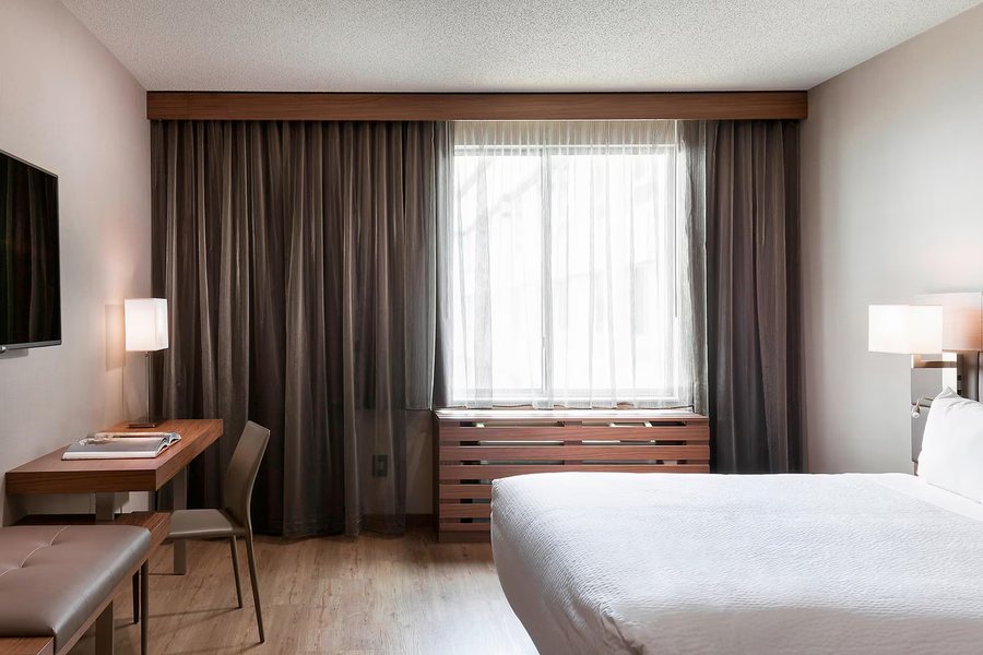 Ac Hotel Chicago Downtown Chicago Illinois — Guest room