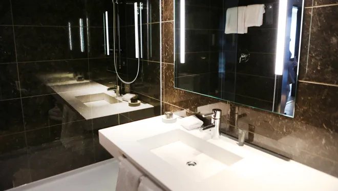 AC Hotel Cincinnati At The Banks — Bathroom