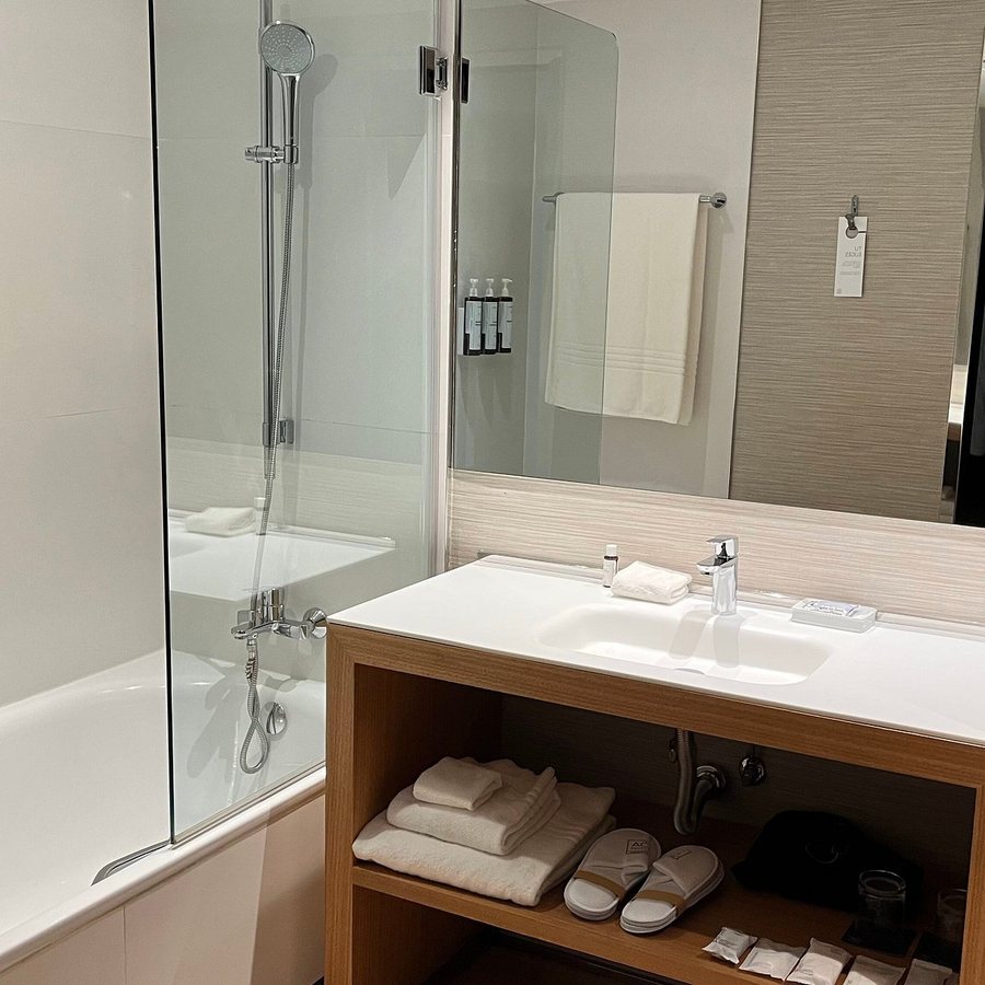 Ac Hotel Diagonal L illa Barcelona Catalonia — Bathroom