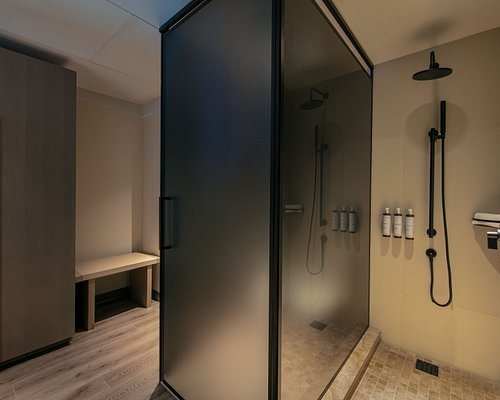 AC Hotel Downtown Los Angeles Los Angeles California — Bathroom
