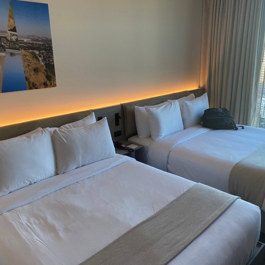 AC Hotel Downtown Los Angeles Los Angeles California — Guest room