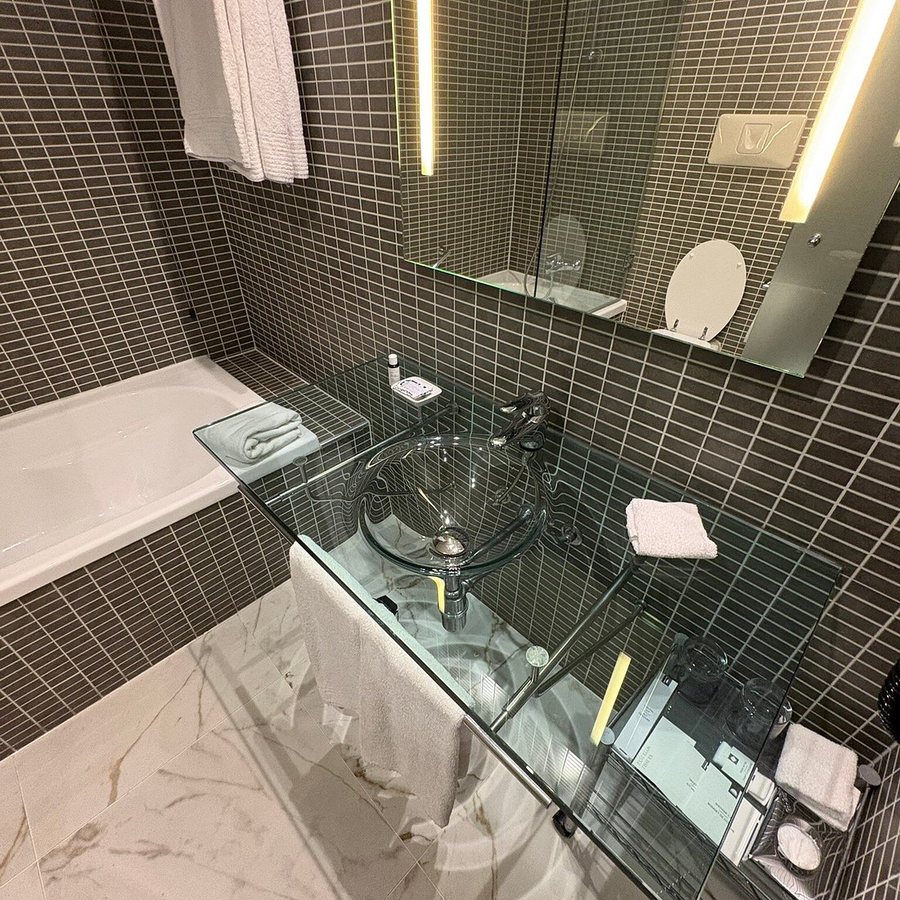 AC Hotel Firenze — Bathroom