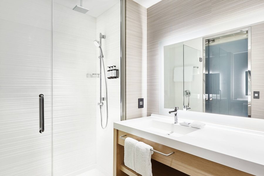 AC Hotel Frisco Colorado — Bathroom