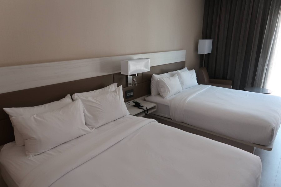AC Hotel Greenville — Guest room