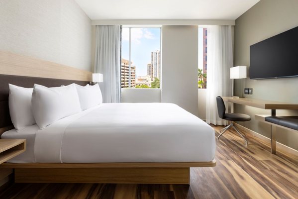 AC Hotel Honolulu — Guest room
