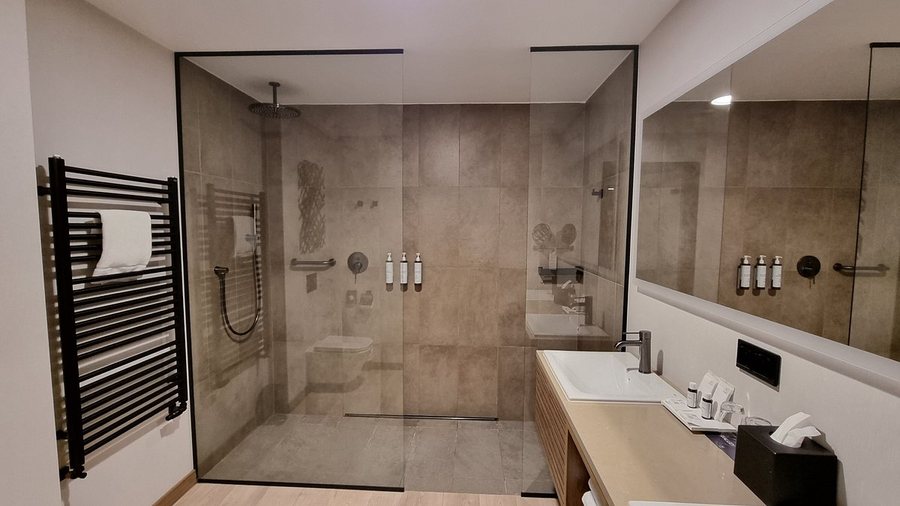 Ac Hotel Krakow — Bathroom