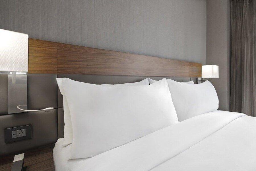 AC Hotel Miami Dadeland Miami Florida — Guest room
