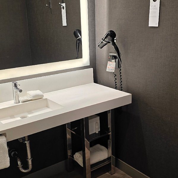 AC Hotel Miami Wynwood Miami Florida — Bathroom