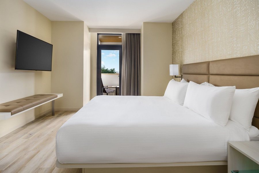 Ac Hotel Naples 5th Avenue — Guest room