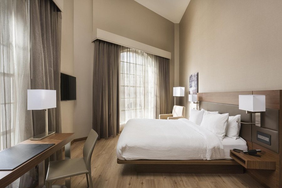 AC Hotel New Orleans French Quarter — Guest room