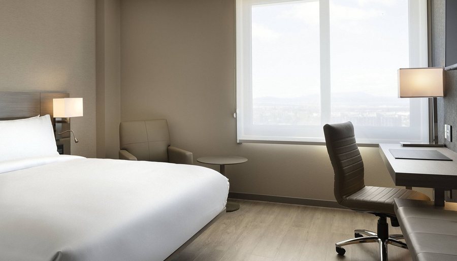 AC Hotel Oakland Downtown — Guest room