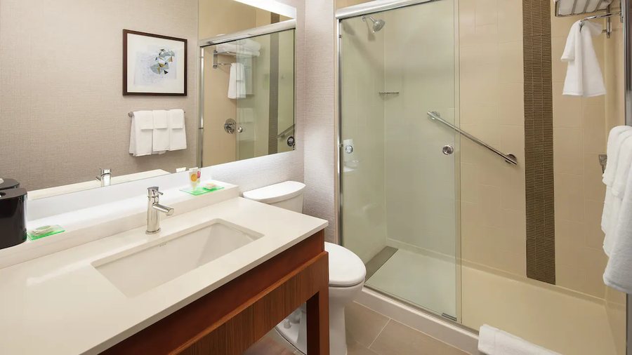 AC Hotel Oklahoma City Bricktown — Bathroom