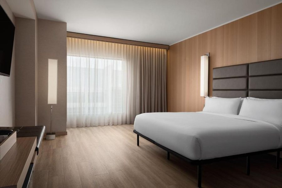 AC Hotel Phoenix Tempe Downtown — Guest room