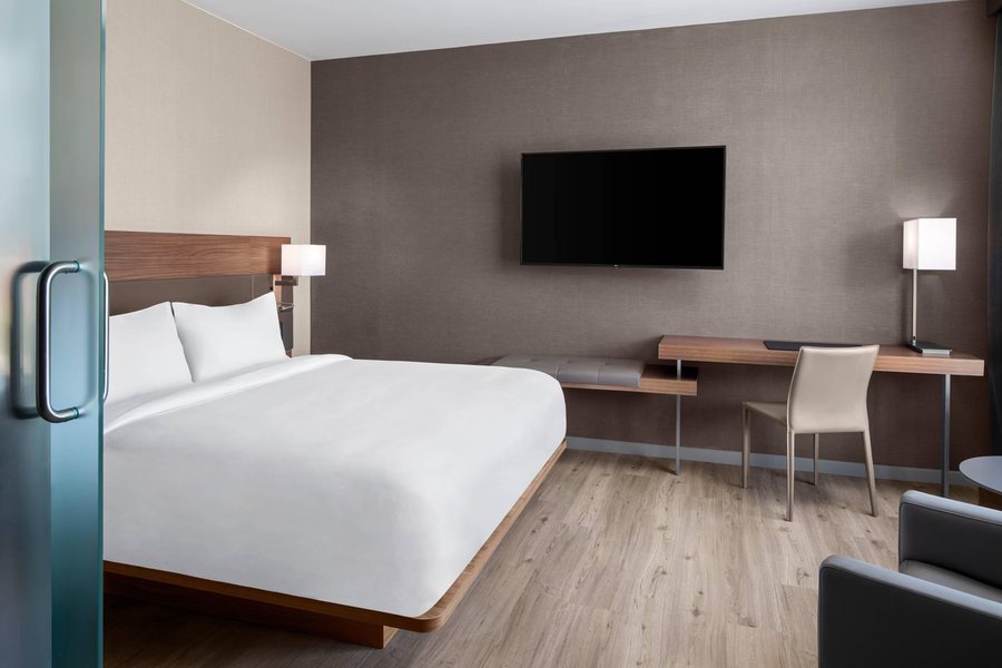 Ac Hotel Pittsburgh Downtown — Guest room