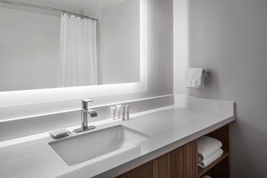 Ac Hotel Pleasanton — Bathroom