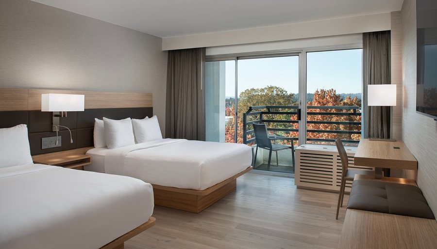 AC Hotel Portland Lake Oswego — Guest room