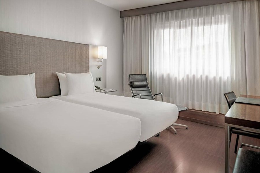 AC Hotel Porto — Guest room
