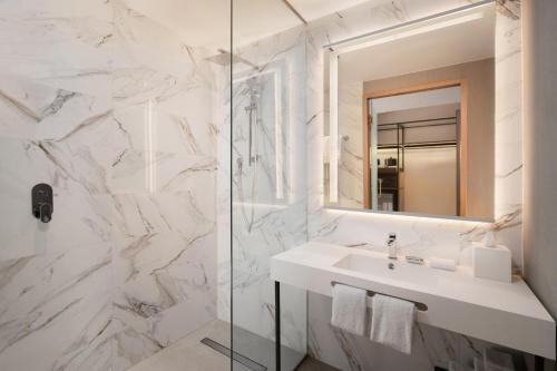 AC Hotel Punta Cana — Bathroom