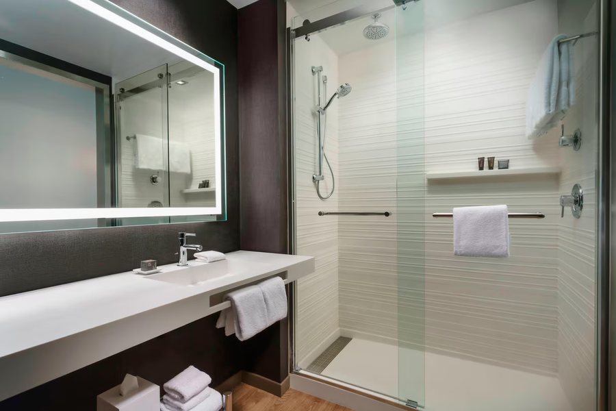 Ac Hotel Raleigh Downtown — Bathroom