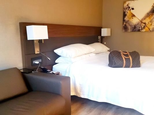 AC Hotel Raleigh North Hills — Guest room