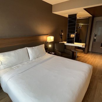 AC Hotel Salt Lake City Downtown — Guest room