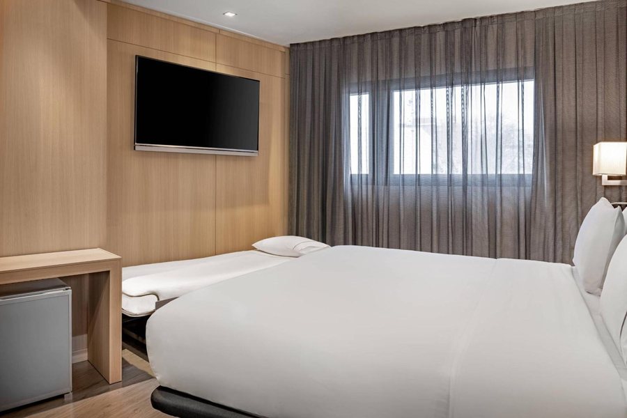 AC Hotel Sants Barcelona Catalonia — Guest room