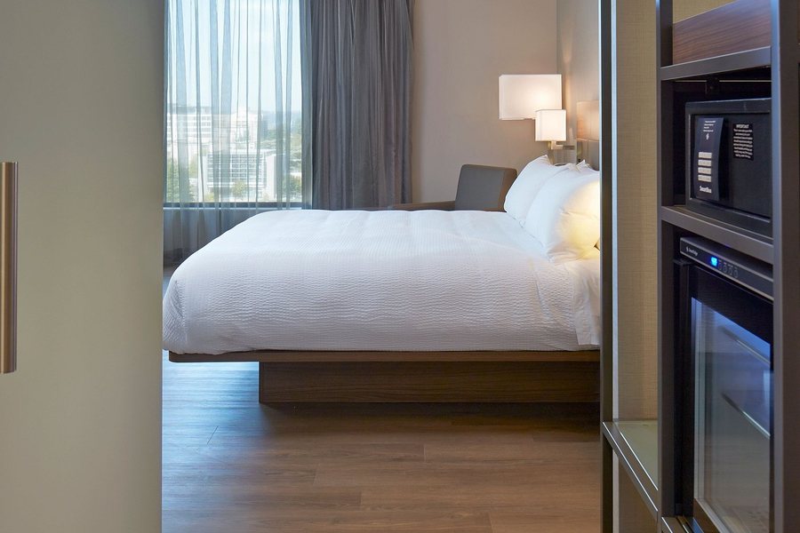AC Hotel Seattle Downtown — Guest room