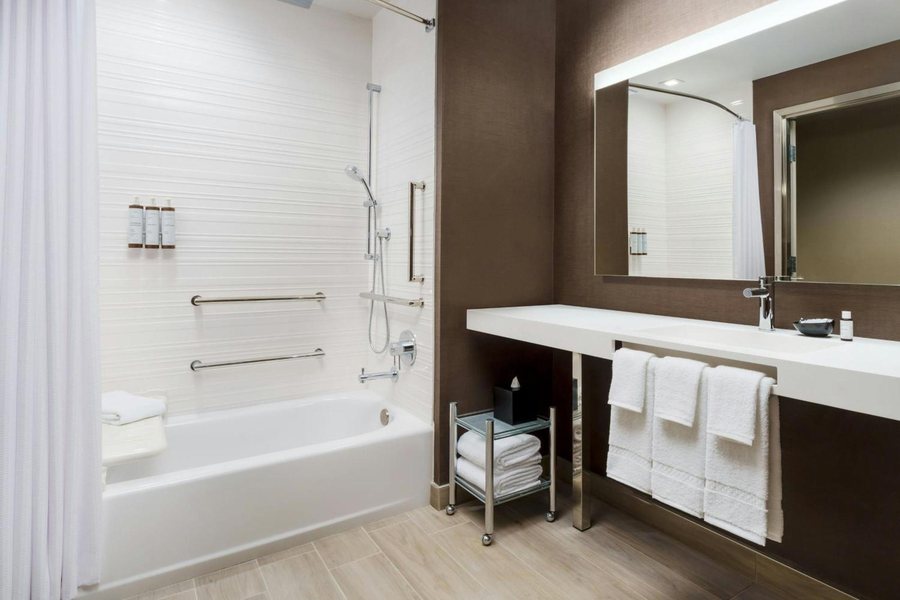 AC Hotel St Augustine Downtown — Bathroom