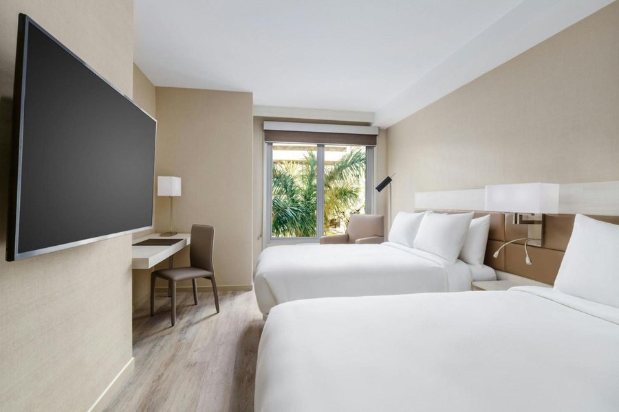 AC Hotel St Petersburg Downtown — Guest room
