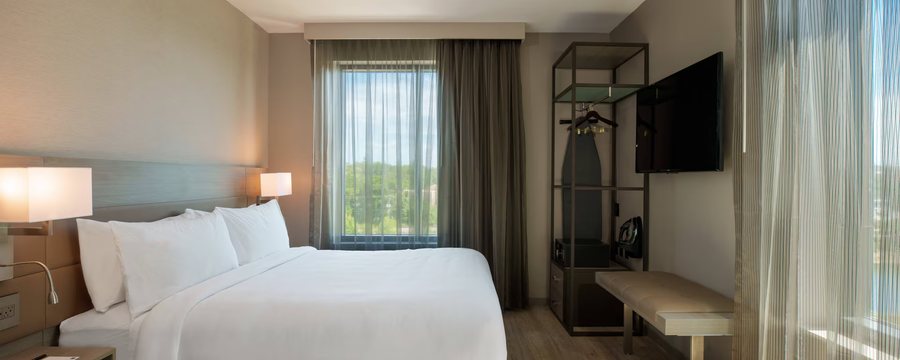 AC Hotel Tallahassee Universities At The Capitol — Guest room
