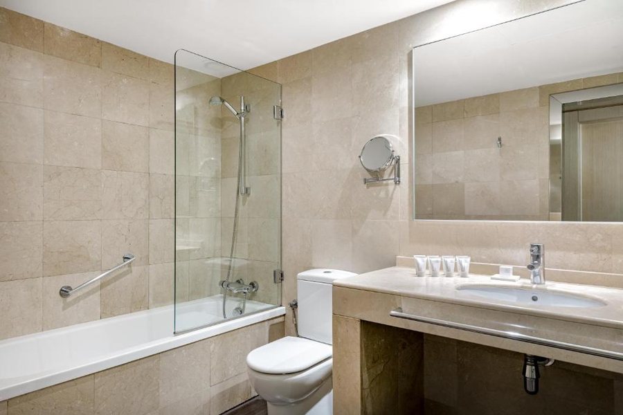 Ac Hotel Victoria Suites Barcelona Catalonia — Bathroom