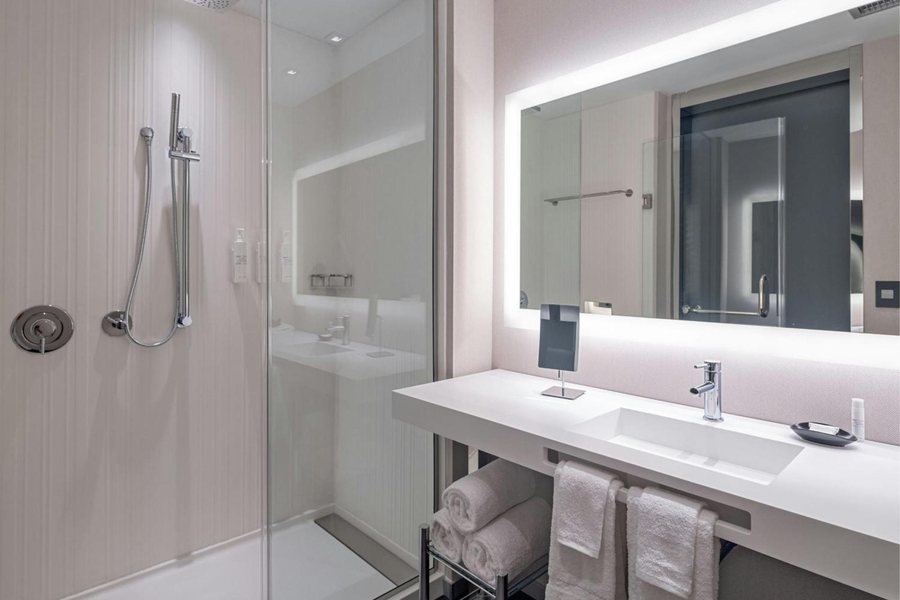 AC Hotel Wichita Downtown — Bathroom
