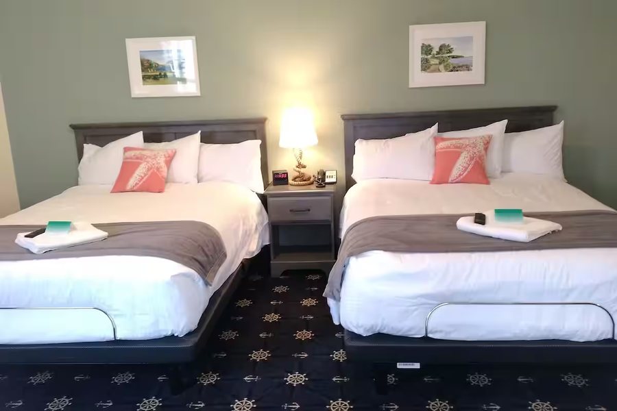 Acacia House Inn — Guest room