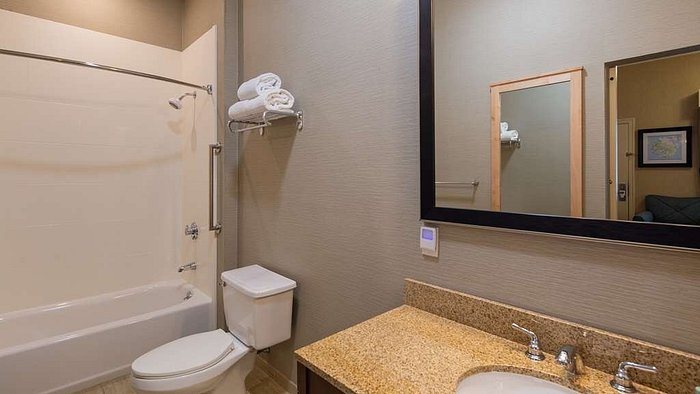 Acadia Inn — Bathroom