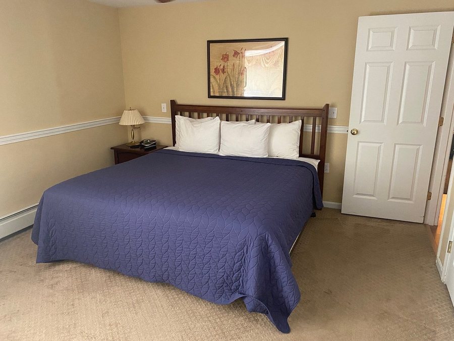 Acadia Village Resort — Guest room