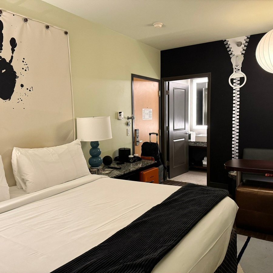 ACME Hotel Chicago Outset Collection by Hilton Chicago Illinois — Guest room